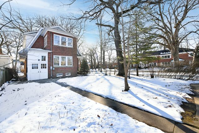 $715,000 | 250 Laurel Avenue, Wilmette, IL 60091