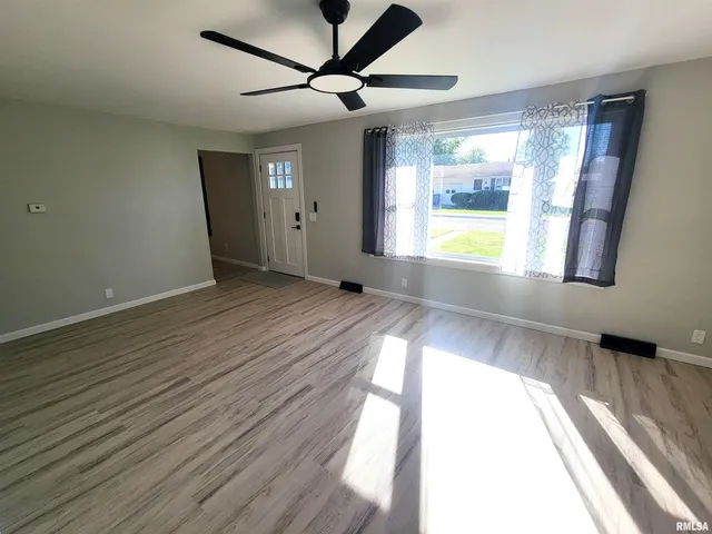 $164,900 | 306 Bible Street, Flora, IL 62839