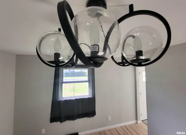 $164,900 | 306 Bible Street, Flora, IL 62839