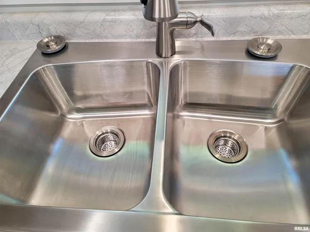 $164,900 | 306 Bible Street, Flora, IL 62839