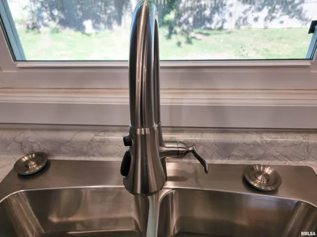 $164,900 | 306 Bible Street, Flora, IL 62839