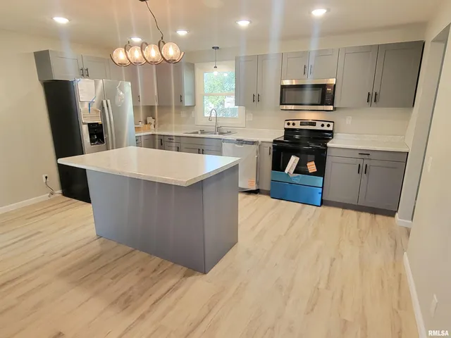 $164,900 | 306 Bible Street, Flora, IL 62839