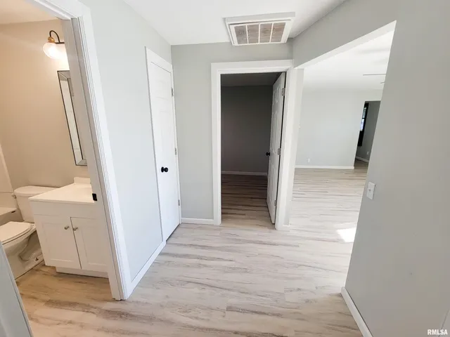 $164,900 | 306 Bible Street, Flora, IL 62839