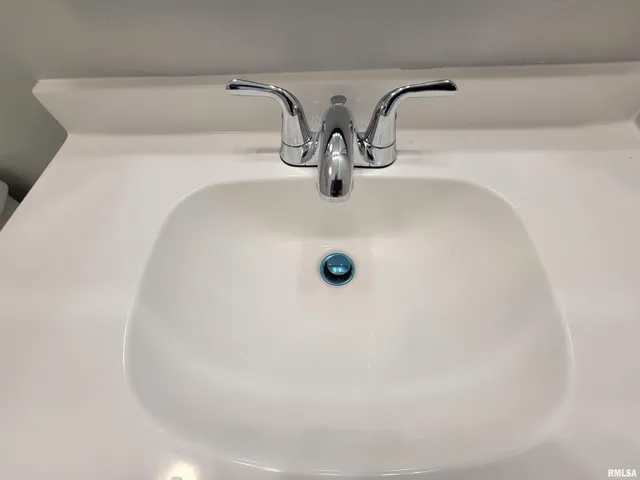 $164,900 | 306 Bible Street, Flora, IL 62839