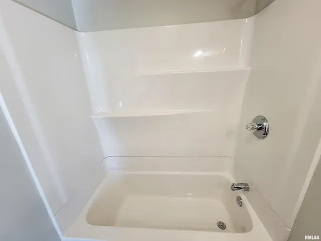 $164,900 | 306 Bible Street, Flora, IL 62839