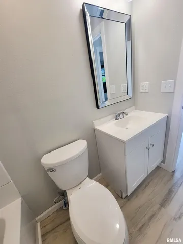 $164,900 | 306 Bible Street, Flora, IL 62839