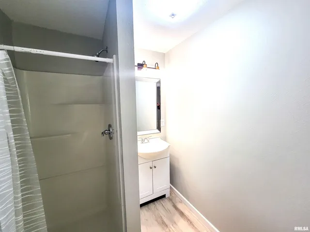 $164,900 | 306 Bible Street, Flora, IL 62839