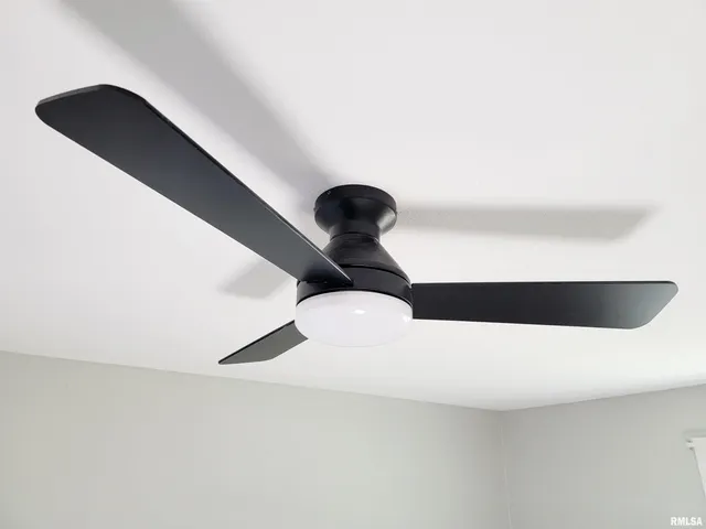 $164,900 | 306 Bible Street, Flora, IL 62839