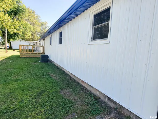 $164,900 | 306 Bible Street, Flora, IL 62839