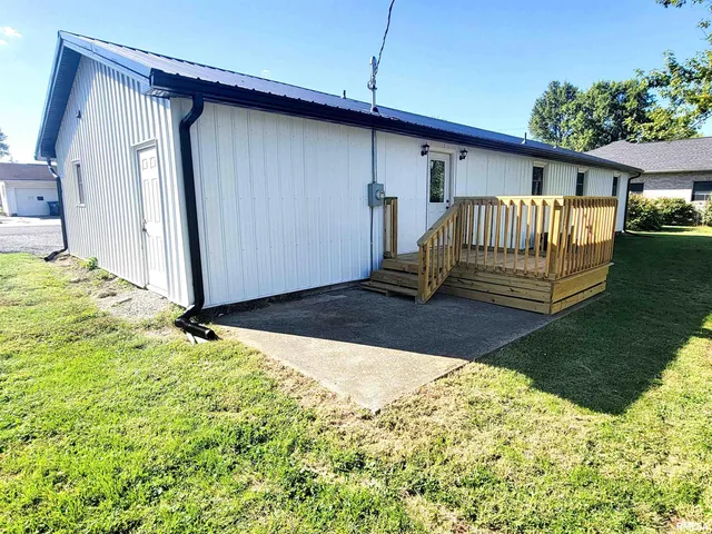$164,900 | 306 Bible Street, Flora, IL 62839