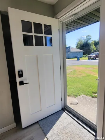 $164,900 | 306 Bible Street, Flora, IL 62839