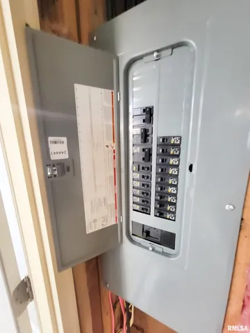 $164,900 | 306 Bible Street, Flora, IL 62839