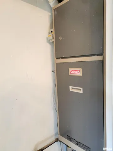 $164,900 | 306 Bible Street, Flora, IL 62839