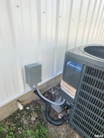 $164,900 | 306 Bible Street, Flora, IL 62839