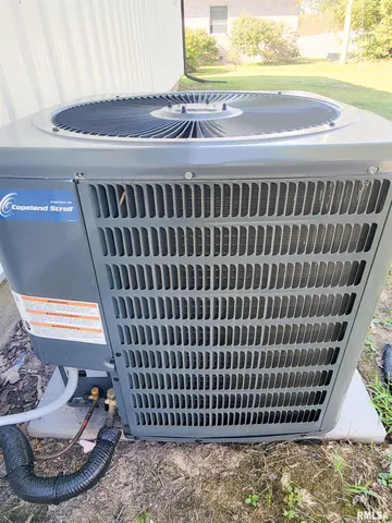 $164,900 | 306 Bible Street, Flora, IL 62839