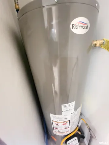 $164,900 | 306 Bible Street, Flora, IL 62839