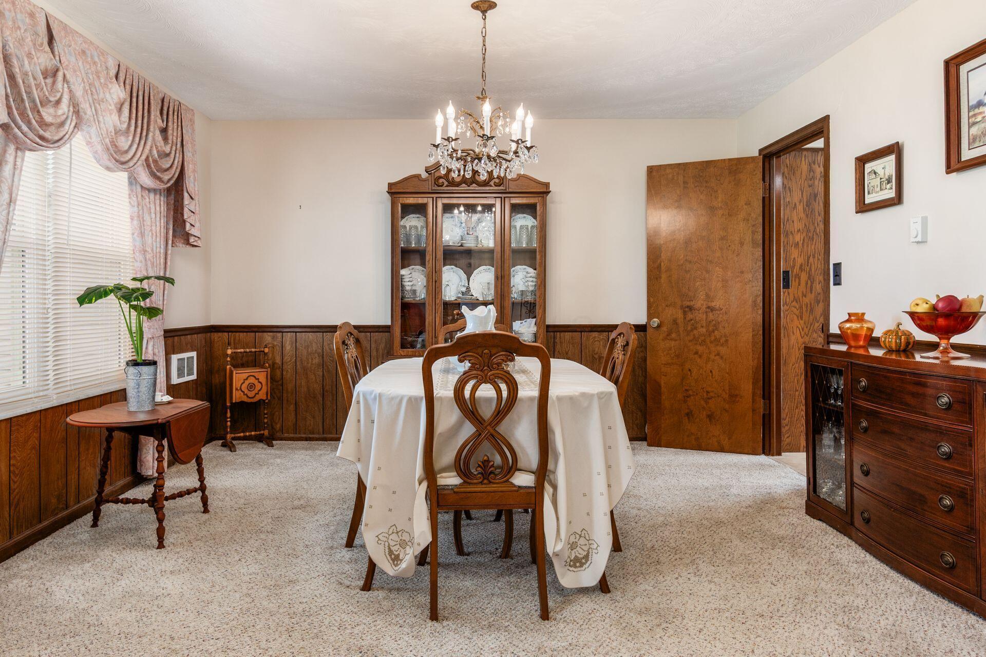 1200 Spring Valley Road London, OH 43140 - Photo 13 of 32 Dining room