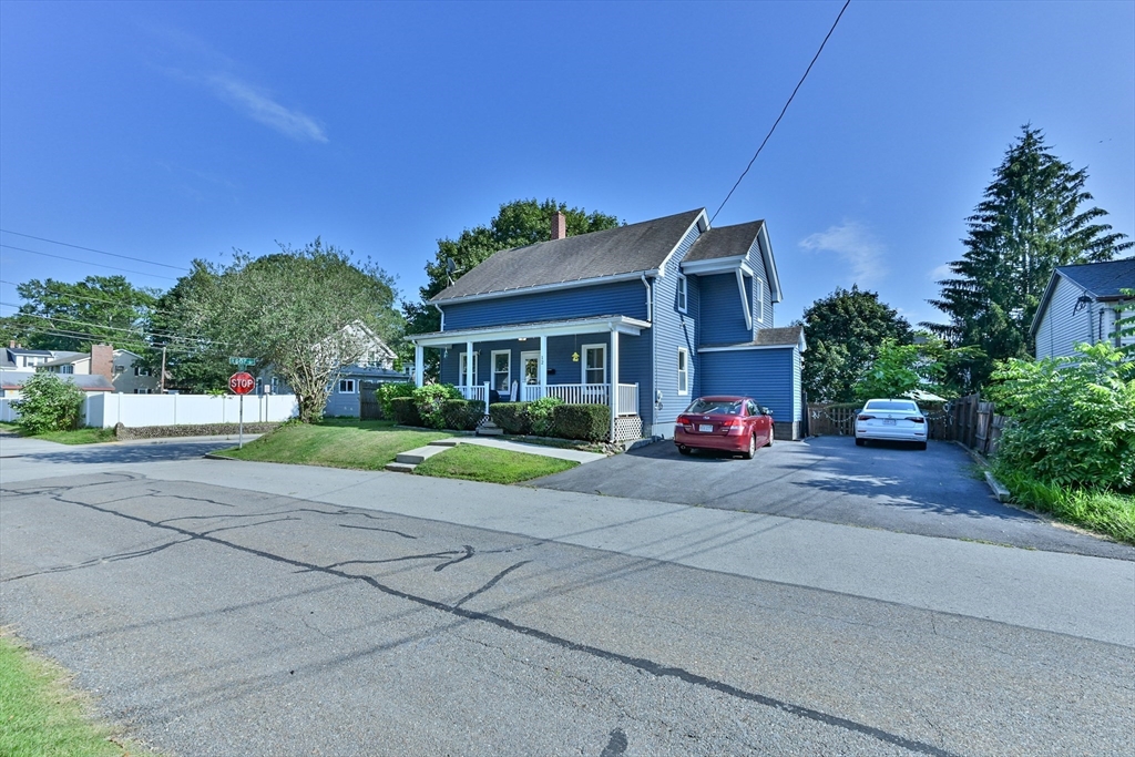 12 Tower Street Webster, MA 01570 - Photo 2 of 34