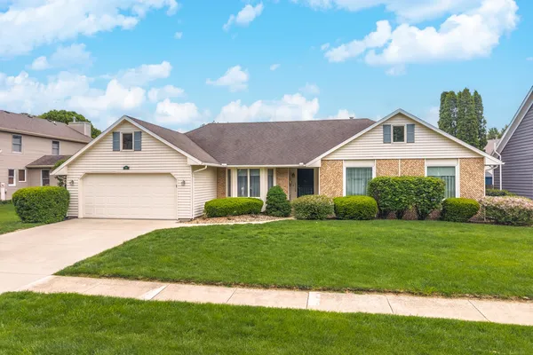 $329,900 | 5 Downing Circle, Bloomington, IL 61704