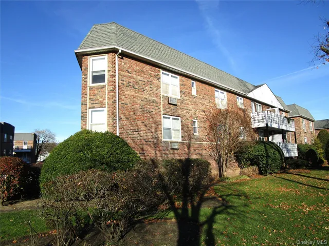 $469,000 | 20 Daley Place, Unit 128, Lynbrook, NY 11563