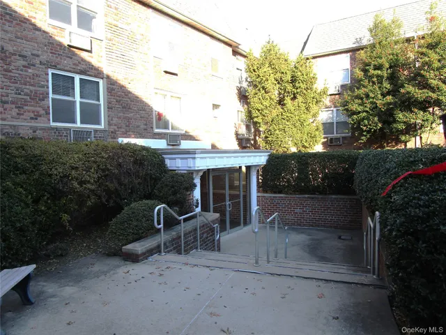$469,000 | 20 Daley Place, Unit 128, Lynbrook, NY 11563
