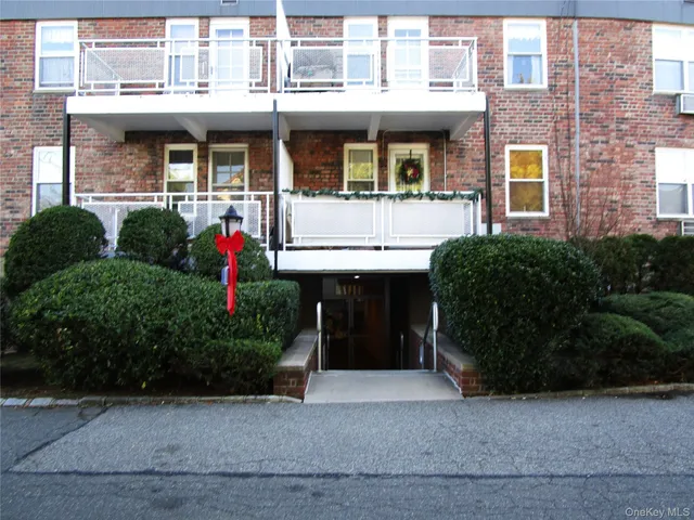 $469,000 | 20 Daley Place, Unit 128, Lynbrook, NY 11563