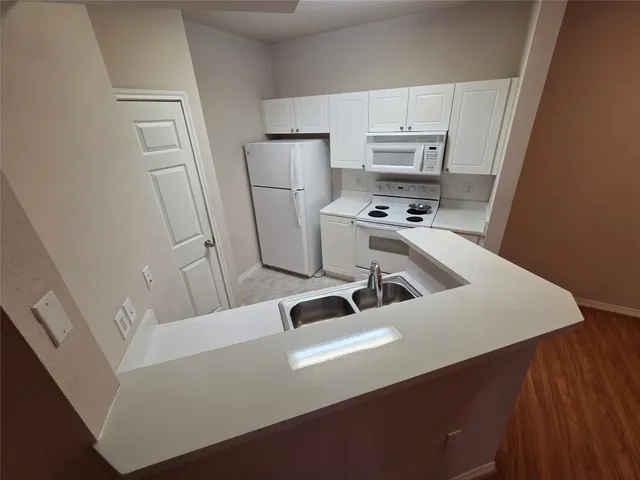 $1,225 | 3045 Marina Bay Drive, Unit 5204, League City, TX 77573