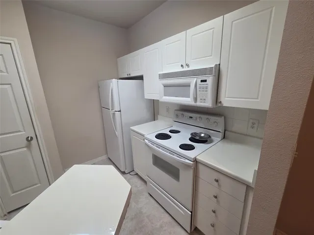 $1,225 | 3045 Marina Bay Drive, Unit 5204, League City, TX 77573