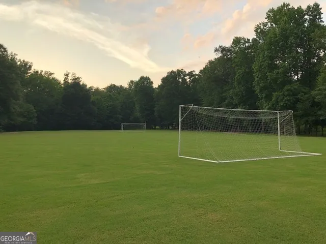 a view of a tennis court