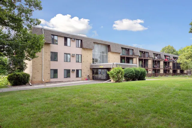 $114,900 | 3431 Kent Street, Unit 704, Shoreview, MN 55126