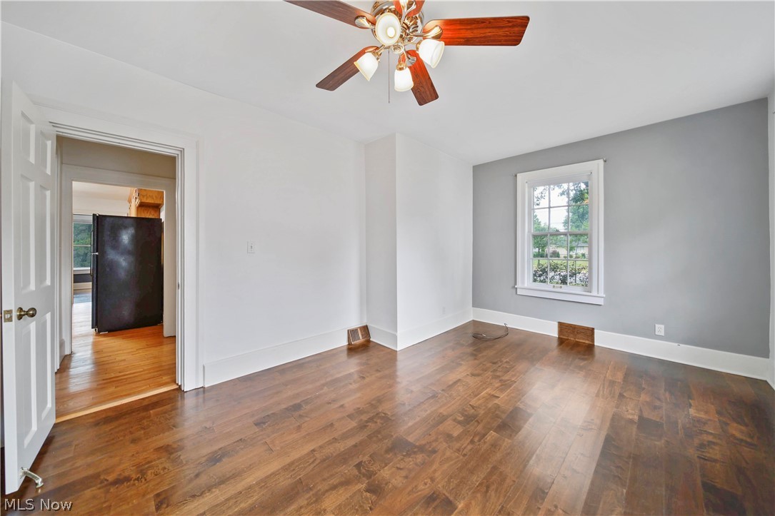 1927 Brainard Road Cleveland, OH 44124 - Photo 12 of 30