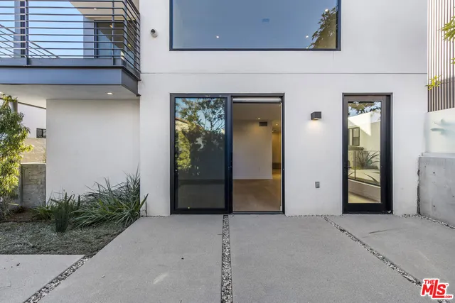 $12,400 | 2019 Barry Avenue, Los Angeles, CA 90025