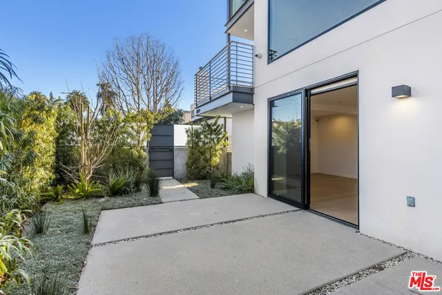 $12,400 | 2019 Barry Avenue, Los Angeles, CA 90025