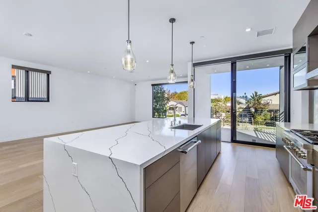 $12,400 | 2019 Barry Avenue, Los Angeles, CA 90025