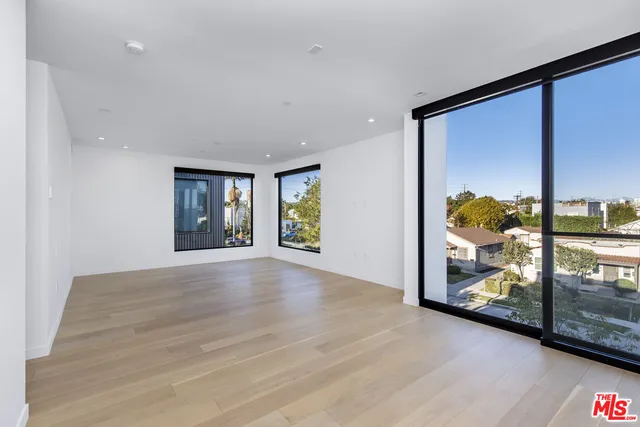 $12,400 | 2019 Barry Avenue, Los Angeles, CA 90025