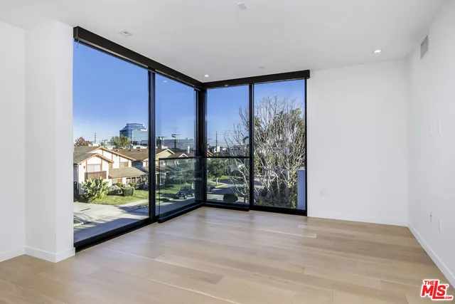 $12,400 | 2019 Barry Avenue, Los Angeles, CA 90025