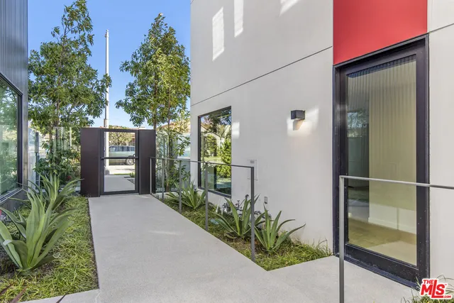 $12,400 | 2019 Barry Avenue, Los Angeles, CA 90025