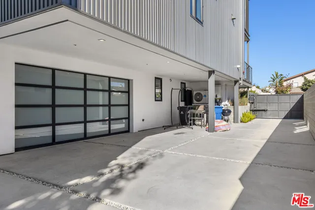 $12,400 | 2019 Barry Avenue, Los Angeles, CA 90025