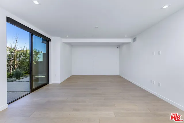 $12,400 | 2019 Barry Avenue, Los Angeles, CA 90025