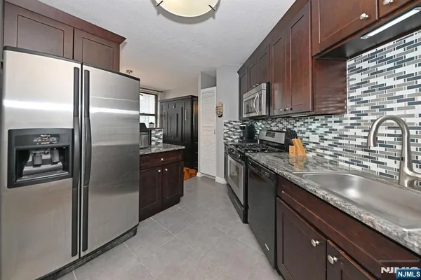$318,000 | 7004 Boulevard East, Unit 1B, Guttenberg, NJ 07093