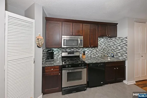 $318,000 | 7004 Boulevard East, Unit 1B, Guttenberg, NJ 07093