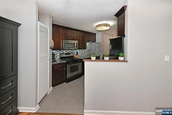 $318,000 | 7004 Boulevard East, Unit 1B, Guttenberg, NJ 07093