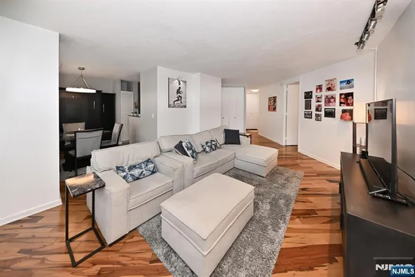 $318,000 | 7004 Boulevard East, Unit 1B, Guttenberg, NJ 07093