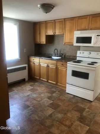 $1,300 | 718 Western Avenue, Unit B, Albany, NY 12203