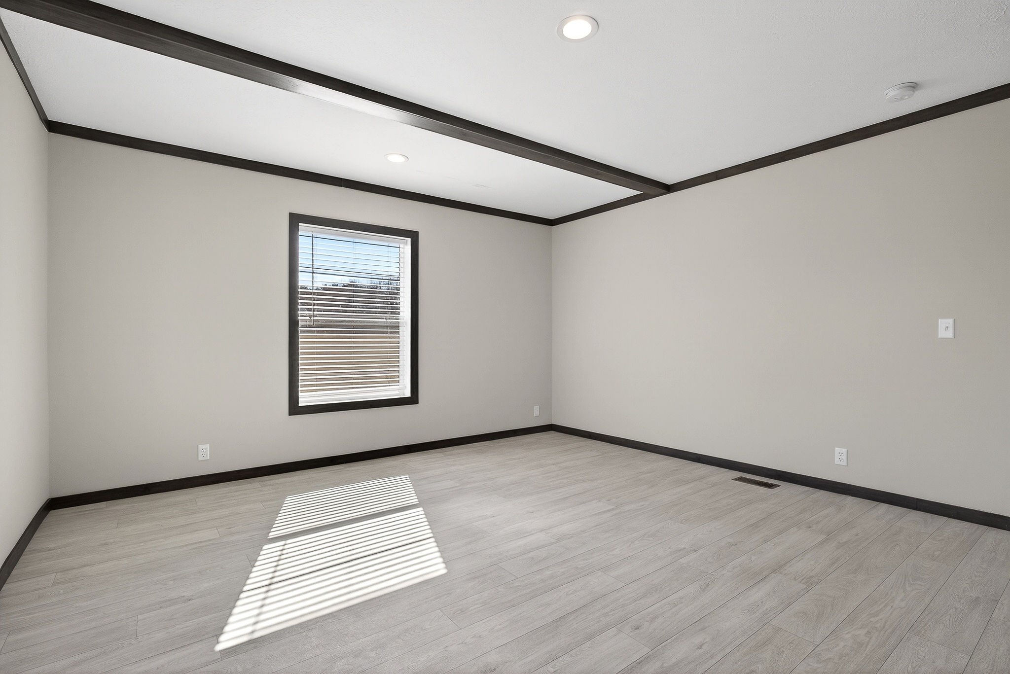 3881 Shellsford Road McMinnville, TN 37110 - Photo 7 of 44 an empty room with windows