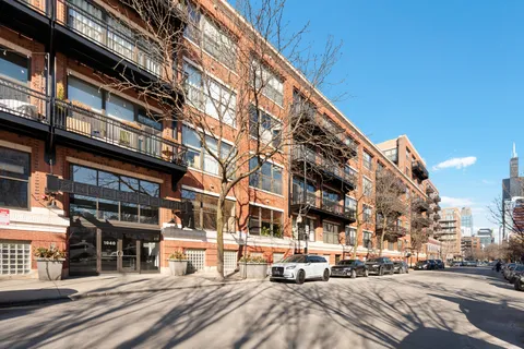 $3,290 | 1040 West Adams Street, Unit 347, Chicago, IL 60607