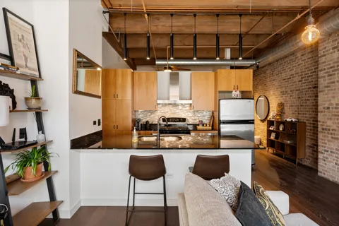 $3,290 | 1040 West Adams Street, Unit 347, Chicago, IL 60607