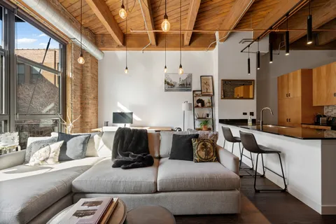 $3,290 | 1040 West Adams Street, Unit 347, Chicago, IL 60607