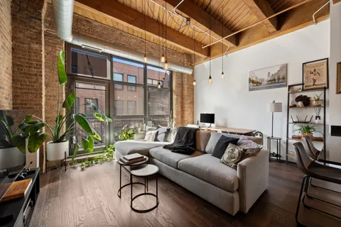 $3,290 | 1040 West Adams Street, Unit 347, Chicago, IL 60607