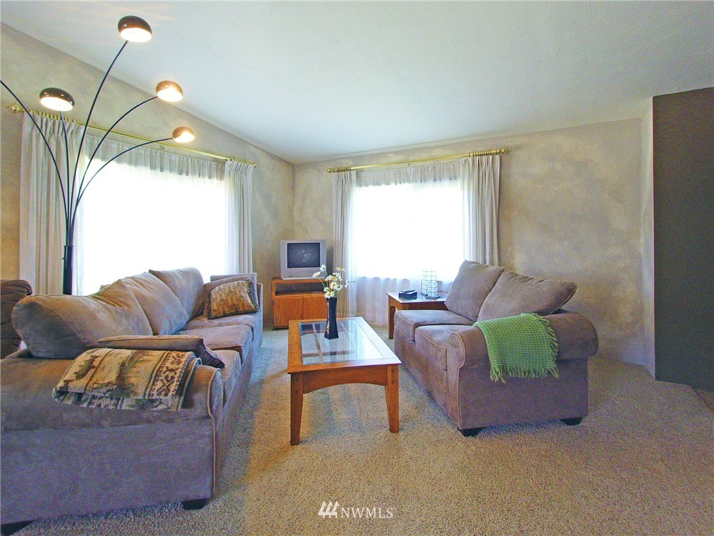 538 East Runnion Road Sequim, WA 98382 - Photo 4 of 25